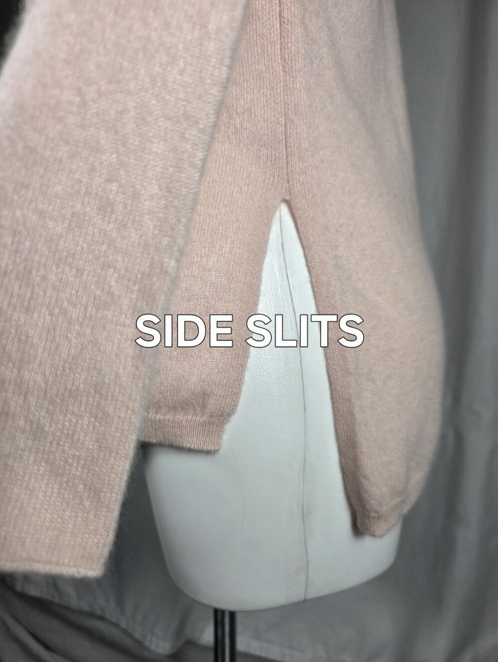 Saks Fifth Avenue 100% Cashmere Pale Pink V-Neck Sweater M NWOT Quiet Luxury - Picture 6 of 12